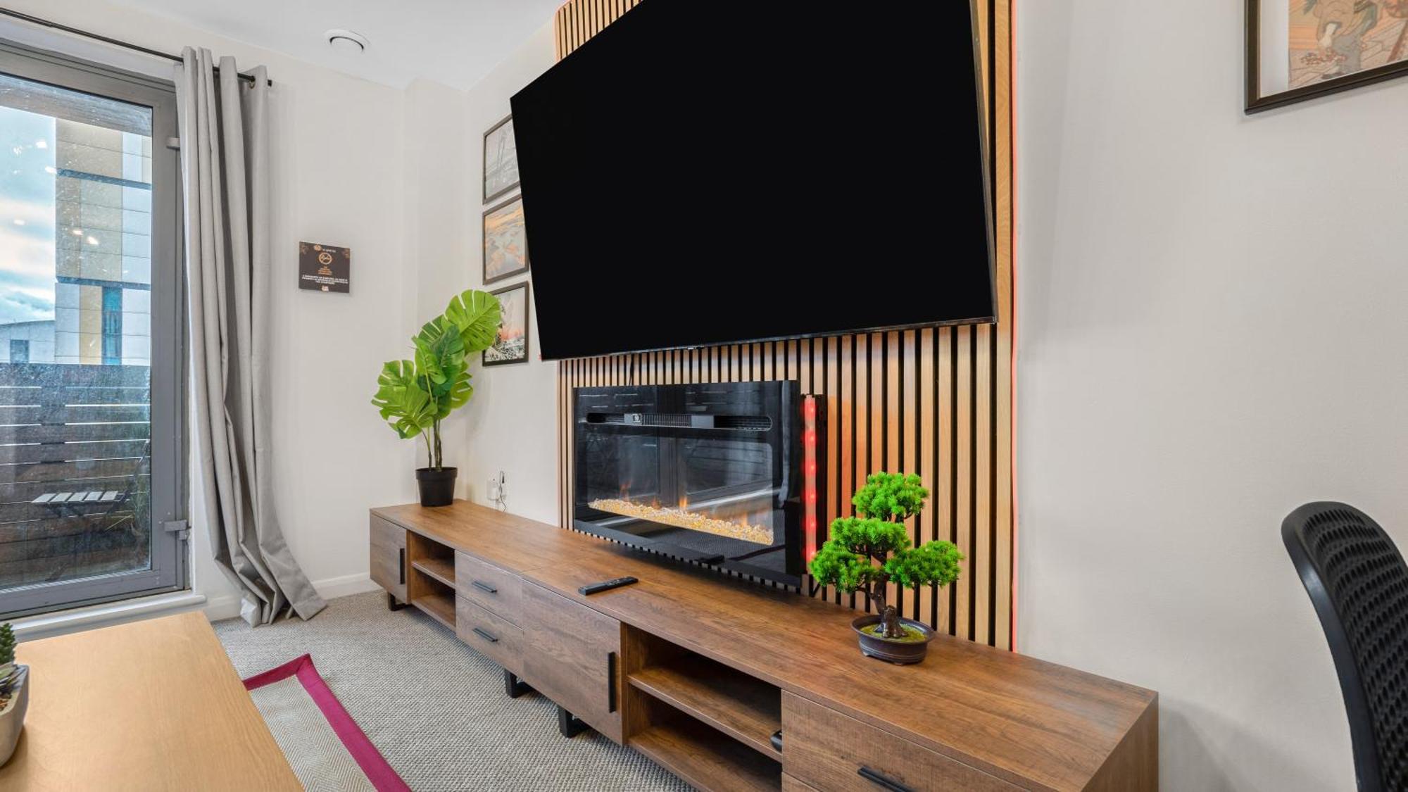 Japanese Lantern With Free Park, Netfix, 75 Inch Tv, Games - City Centre Birmingham Luaran gambar
